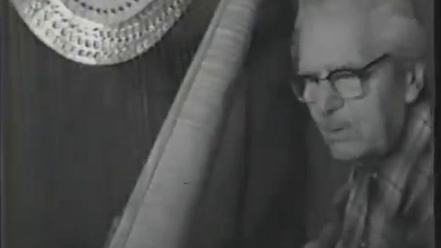 Marcel Grandjany shows how to play the harp смотреть онлайн