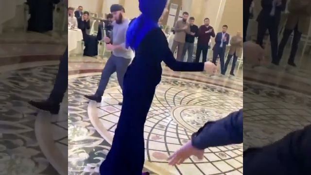 Айна Гетагазова Танцует Лезгинку? смотреть онлайн