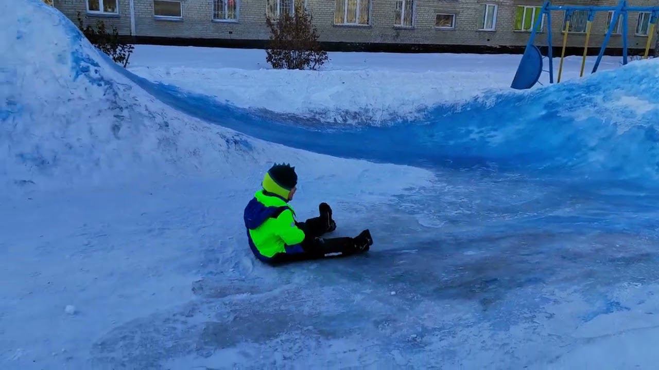 Лёва снова на горке