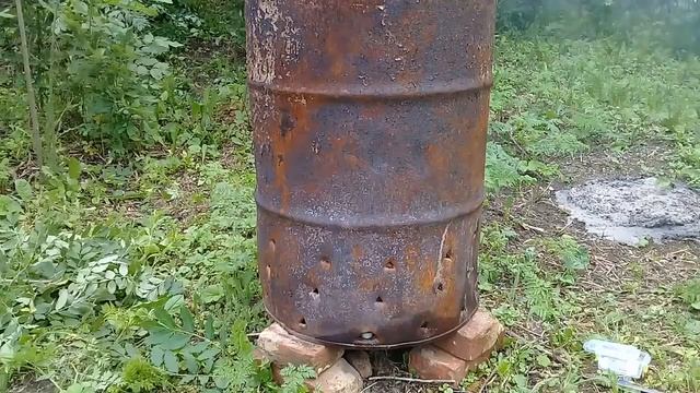 Класснная идея из 200 литровой бочки!! Печка для сжигания мусора!! смотреть онлайн