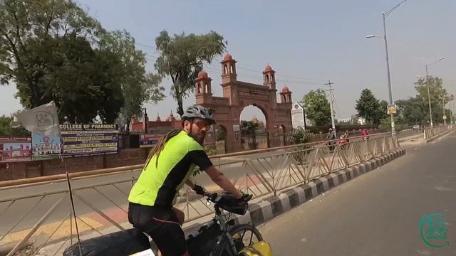 1500 kms to happiness - Day 10 - India... Finally! смотреть онлайн