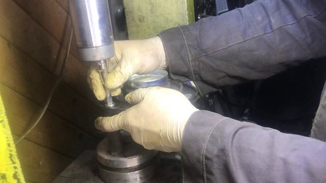 Установка проставок и замена верхних опор передних стоек Тойота Альфард. смотреть онлайн