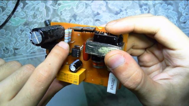 Схема лабораторного блока питания с ограничением тока (ч.1) смотреть онлайн