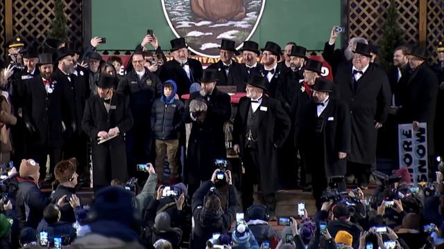 Groundhog Day: Punxsutawney Phil makes his prediction смотреть онлайн