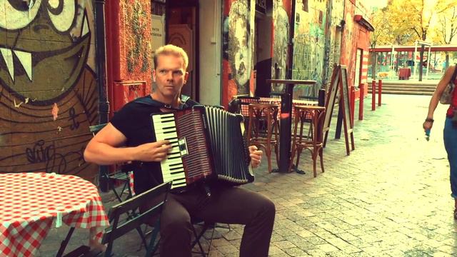 Jean Caprice: "Zumbabachacha" (Marseille, Cours Julien) смотреть онлайн