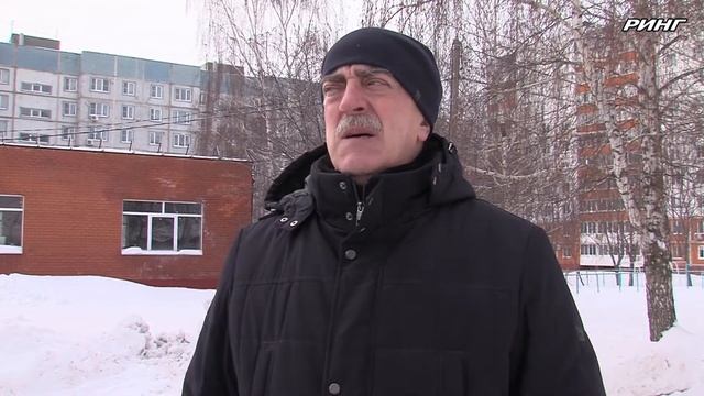Луховицкие дорожники и коммунальщики продолжают очищать дворы и внутриквартальные проезды от снега смотреть онлайн
