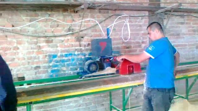 Продольно-обрізний станок смотреть онлайн