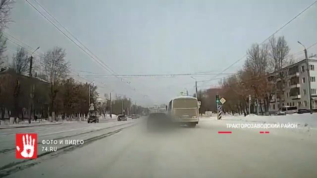 Дорожные разборки в районе Комсомольской площади смотреть онлайн
