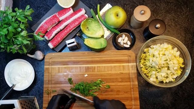 РЕЦЕПТ САЛАТА 2020 С КРАБОВЫМИ ПАЛОЧКАМИ И АВОКАДО смотреть онлайн