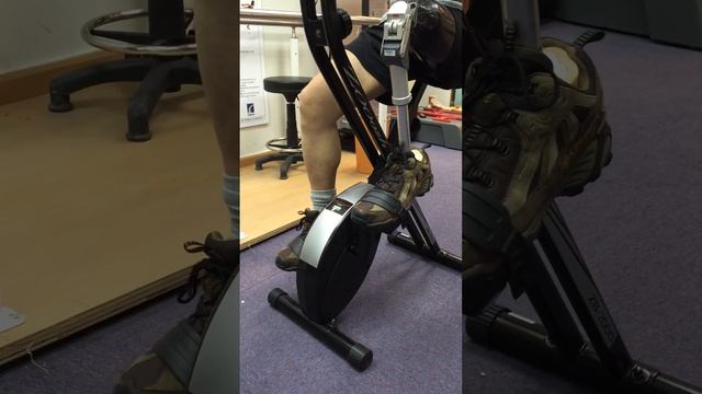 AK amputees demonstrate how to ride bicycle смотреть онлайн