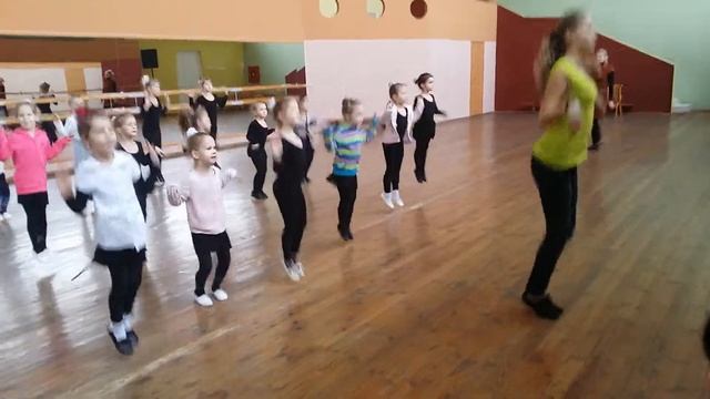 Полина танцует. Уроки танцев. 02'2015 ч2 смотреть онлайн