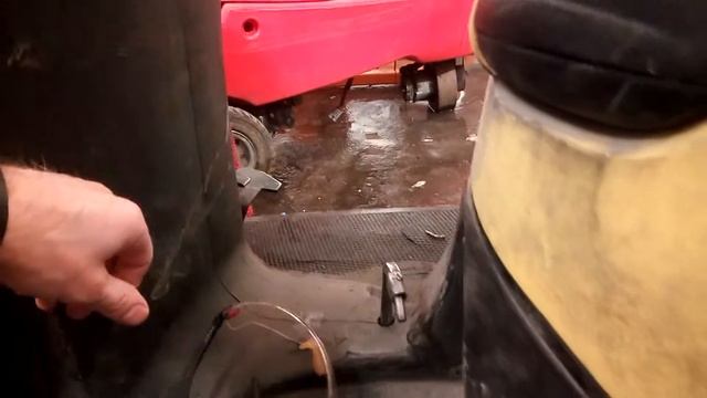 Подача воды на поломоечной машине Керхер смотреть онлайн