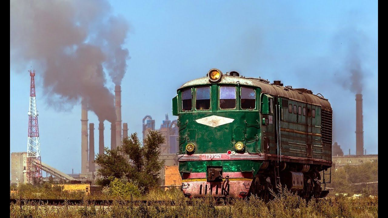 Ретро тепловоз...Ещё живой тепловоз ТЭ3!Retro locomotief...Nog in leven TE3 locomotief! смотреть онлайн