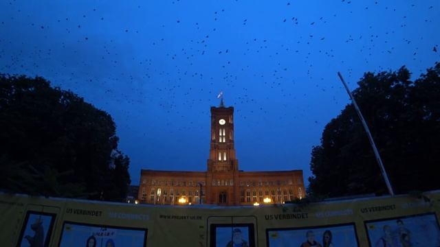 Berlin Rathaus and Crows смотреть онлайн