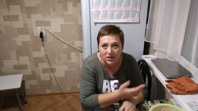Мама сыну собирает тормозок.Положила котлеты.Овощерезка. смотреть онлайн