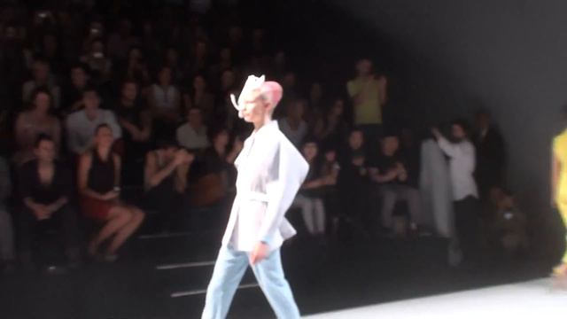 Issey Miyake SS'12 1 смотреть онлайн