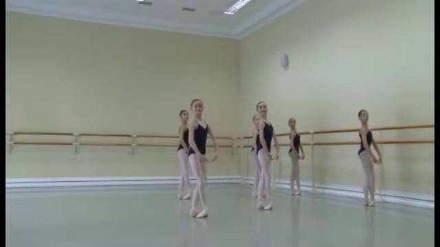 16 GLISSADE ET PAS ASSEMBLE' смотреть онлайн