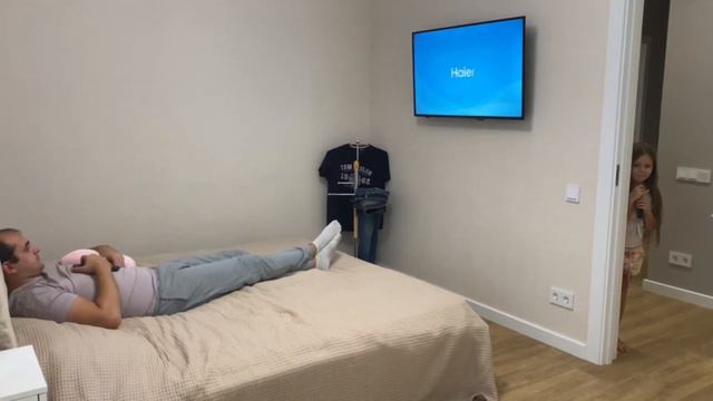 СОНЯ ПРАНКУЕТ ПАПУ! смотреть онлайн