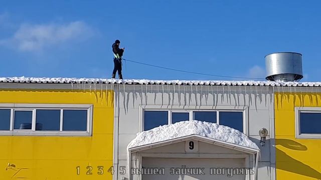 06 03 2021 Казань уборка снега и налили с крыши смотреть онлайн