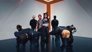 Leejung and Noze in Taeyang and Lisa's Shoong