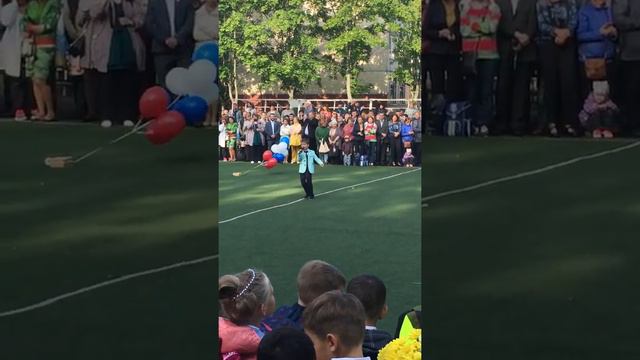 Мальчик классно поёт на линейке. Егор Рыбаков смотреть онлайн