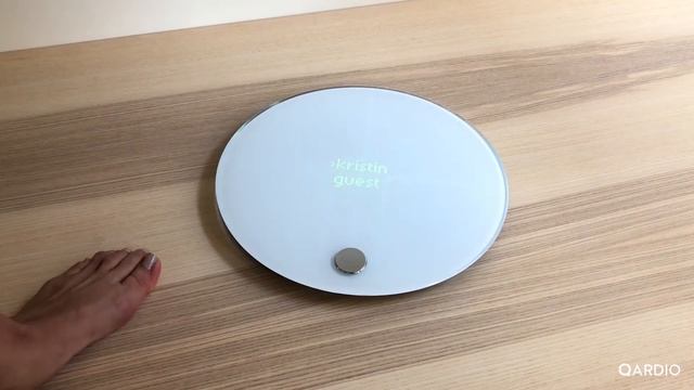 QardioBase 2 - Tap Scale with Feet to Change User смотреть онлайн