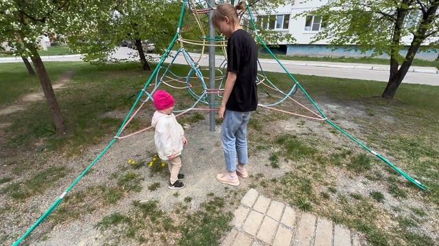 Семейный трип к бабушке: подарки, вкусняшки и несколько неприятных сюрпризов смотреть онлайн