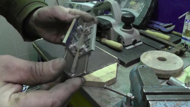 Девайс для заточки ножей электрорубанка/جهاز لشحذ السكاكين من بندقية كهربائية/ Sharpening Device смотреть онлайн