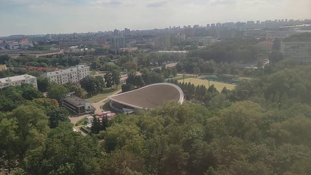 Вид на Минск с колеса обозрения в парке Горького, август 2021 года смотреть онлайн