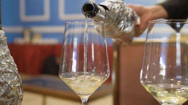 Зарабатываем с сомелье. Угадаваем сорта по запаху, определяем лучшие вина, дарим подарок подписчику смотреть онлайн