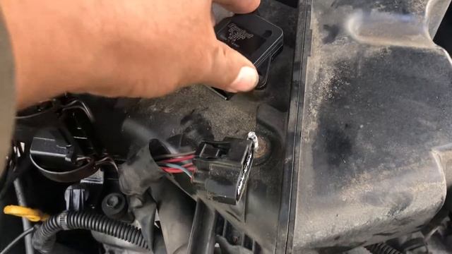 2004 Toyota Tacoma 4.0L cambio de MAF sensor смотреть онлайн