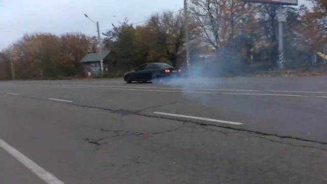 Одесса, легкий дрифт на BMW M5 e39 BMW m5 drift v8 s62 смотреть онлайн