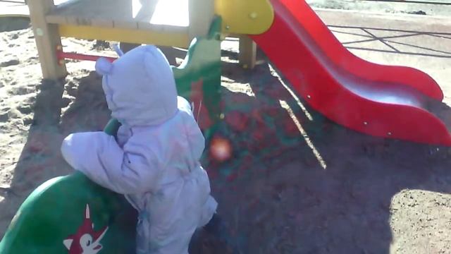 Коляску унесло ветром! Детки на прогулке. Влог смотреть онлайн