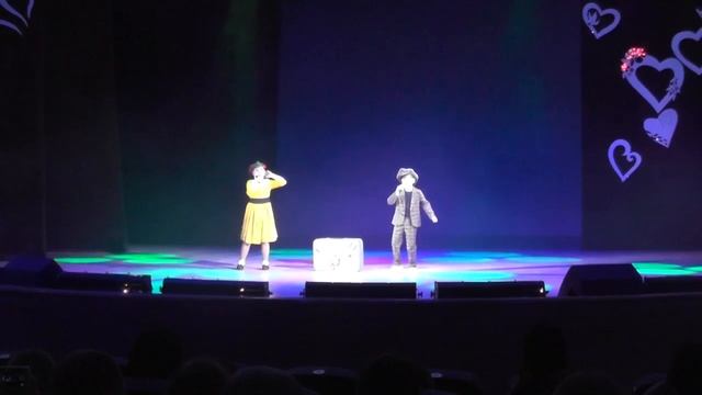 Шоу-группа КАЛАМБУР «Я милого узнаю по походке» смотреть онлайн