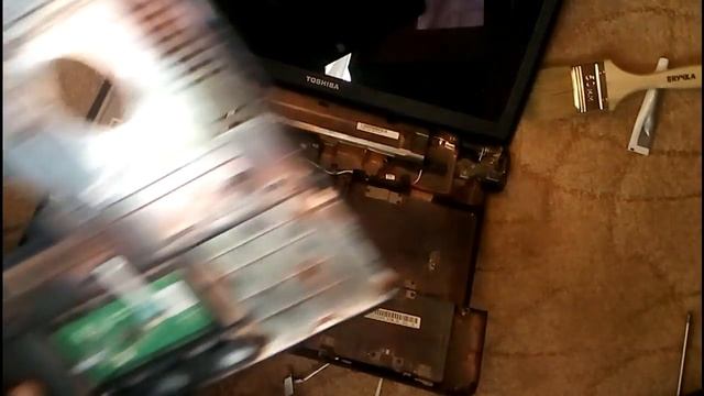 Чистим от пыли ноутбук. смотреть онлайн