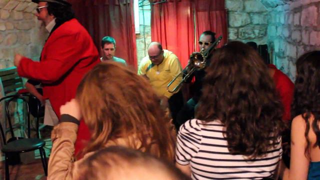 Los Charkikan - Manuela Palma (unplugged) @ Restaurant El Camino, Paris Francia. смотреть онлайн