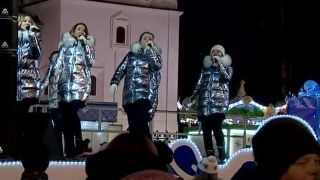 На Советской площади в Ярославле стартовали зимние гуляния смотреть онлайн