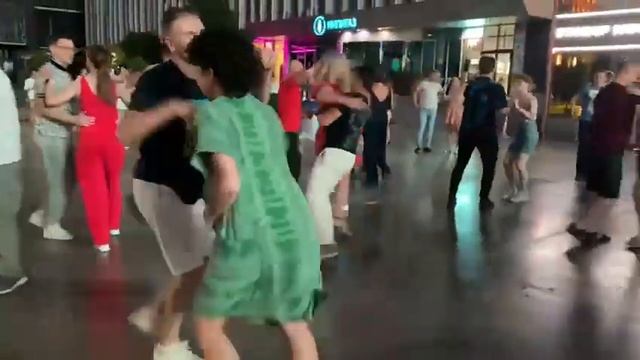 г. Краснодар, open-air сальса-вечеринка, ул. Красная, 12 августа 2023 г. смотреть онлайн