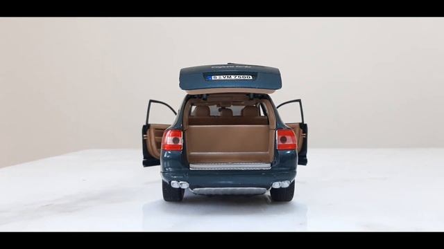 Realistic Porsche Cayenne Turbo/12 Year old miniature 1:18 Scale Die-cast model car смотреть онлайн