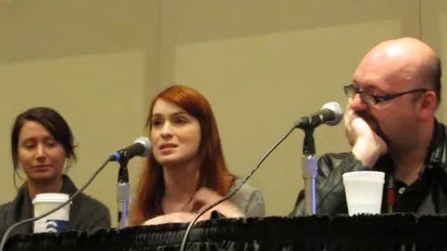 NYCC DA Panel with Felicia Day - Did Writing Tallis help her acting смотреть онлайн