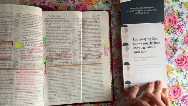 One minute devotionals using 100 Pass Along Notes to Share the Love by Candace Cameron Bure. смотреть онлайн