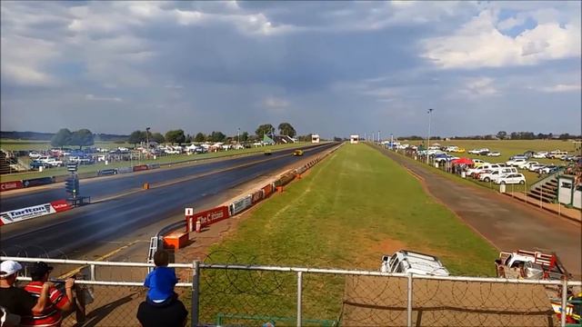 Piston vs Rotary 8 second runs Tarlton raceway South African racing смотреть онлайн