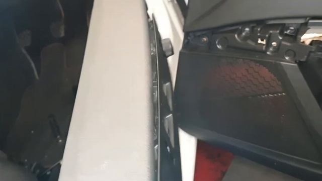 2015 Seat Leon window switch replaced & door card removed смотреть онлайн