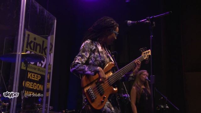 Esperanza Spalding Presents: Emily's D+Evolution - Unconditional Love (101.9 KINK) смотреть онлайн