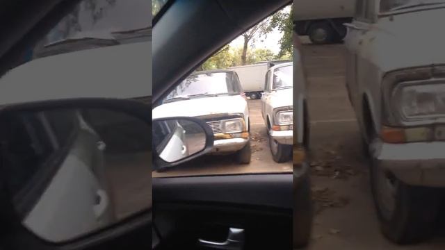 Ретро Парк во дворе Москвы(Москвичи, Запорожцы и Волги) смотреть онлайн