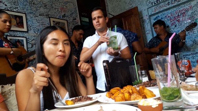 Guantanamera - La Bodeguita del Medio - La Habana Cuba смотреть онлайн