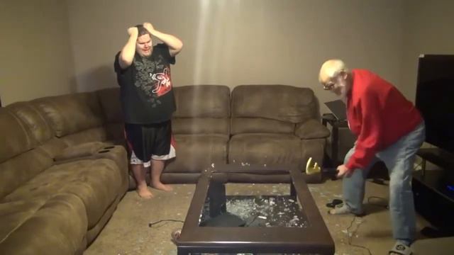 ЗЛОЙ ДЕД разбил Sony PlayStation 4 Наоборот/Evil grandfather crashed Sony PlayStation 4 Backwards. смотреть онлайн