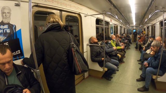 Электропоезд 81-717 Ясенево - Китай-Город // 16 Октября 2021 смотреть онлайн