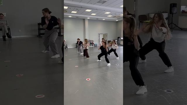 Милана тренит ? #dance смотреть онлайн