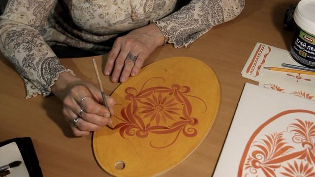 Роспись под хохлому на разделочной доске | Орнамент "Пряник" | Мастер-класс смотреть онлайн